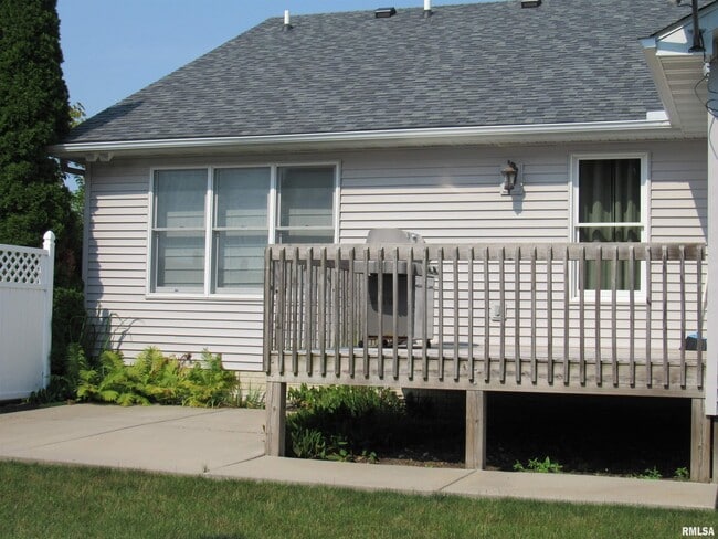 Building Photo - 3011 Belmont Pl