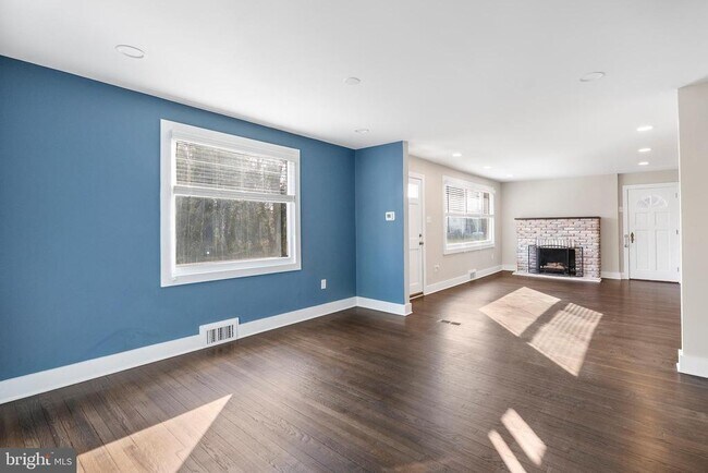 Building Photo - 48 S Locust Ave