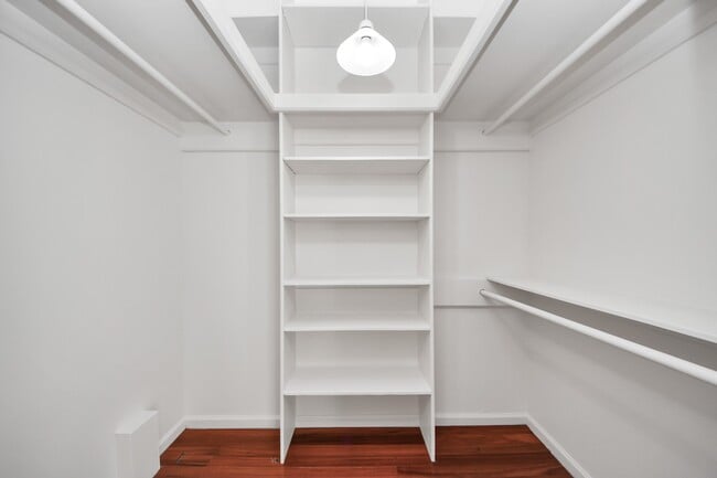 Building Photo - 832 W 27th St