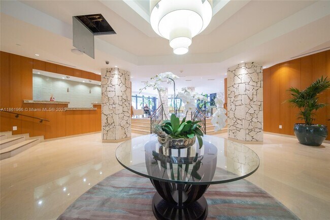 Building Photo - 1121 Crandon Blvd