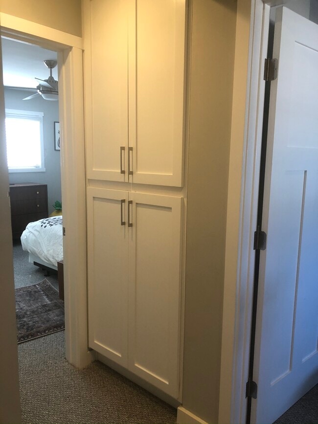 Building Photo - 732 9th St