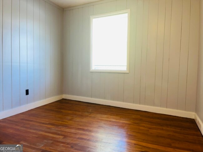 Building Photo - 406 E Main St