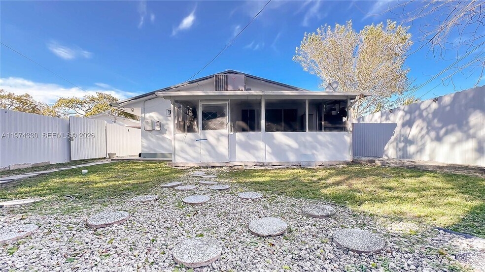 Building Photo - 5640 Hayes St