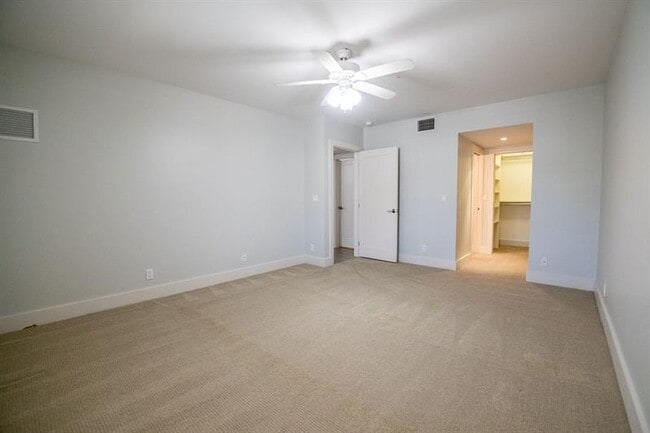 Building Photo - 64 Isle of Venice Dr