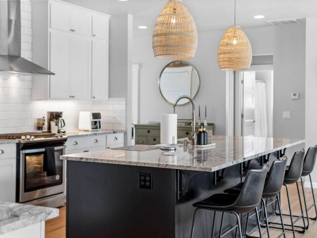 Building Photo - Fully Furnished Luxury 3-Bed, 2-Bath Home ...