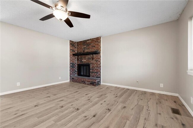 Building Photo - 1306 W Bonnie Ln