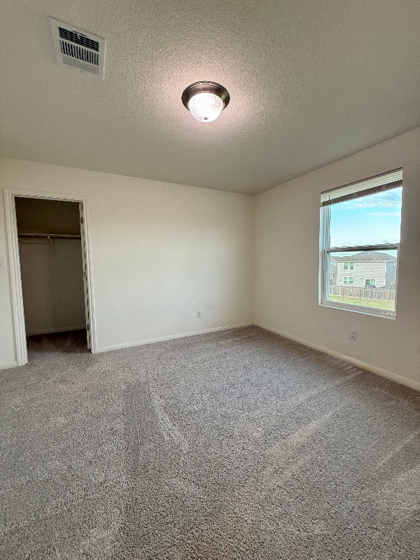 Building Photo - 107 Waterbuck Lp