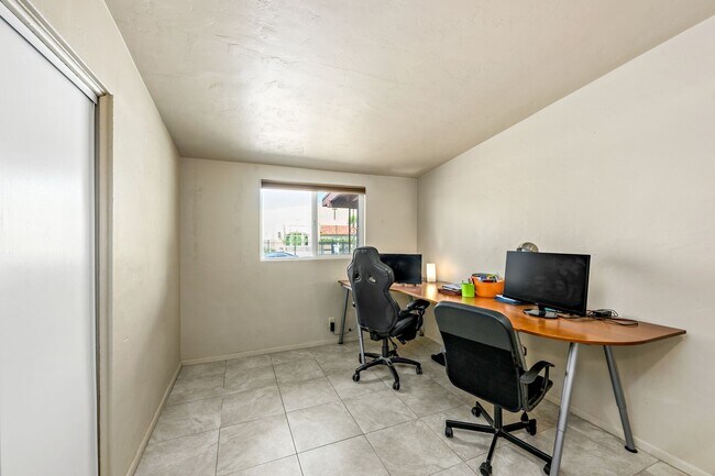 Building Photo - Spacious 4-Bedroom Home Near UA & Banner Health!