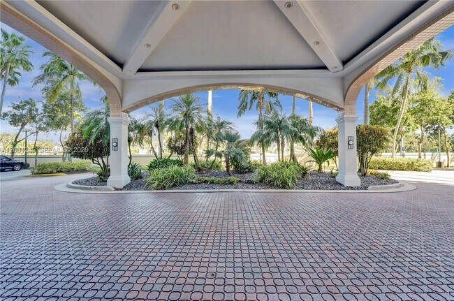 Building Photo - 3600 Yacht Club Dr