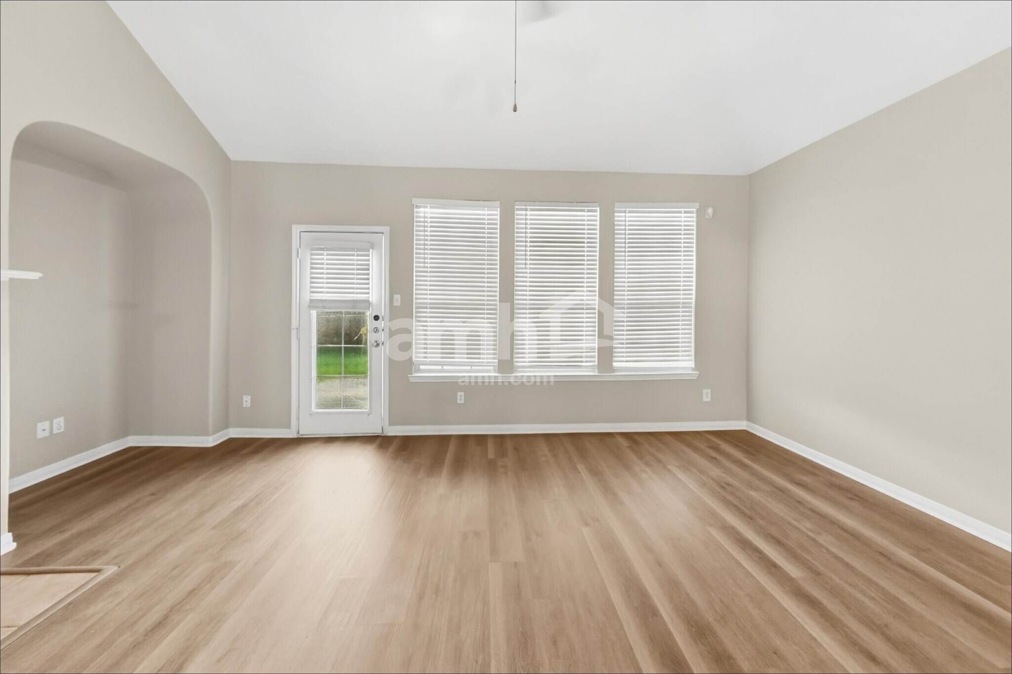 Building Photo - 3007 Valiant Elm St