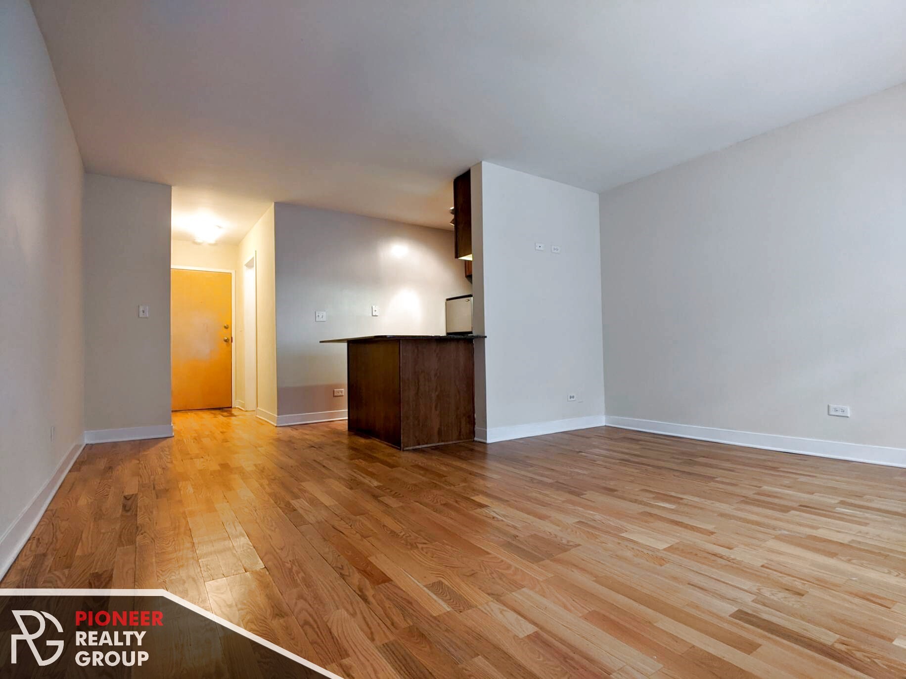 Building Photo - 643 W Wrightwood Ave