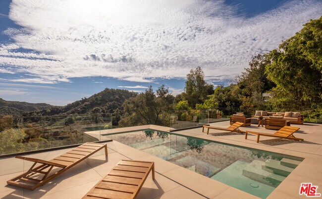 Building Photo - 12752 Mulholland Dr