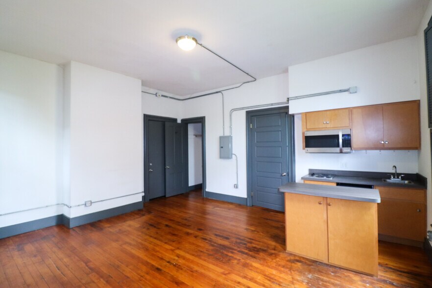 Building Photo - 2632 Eden Ave