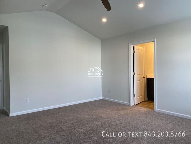Building Photo - 2641 Alamanda Dr