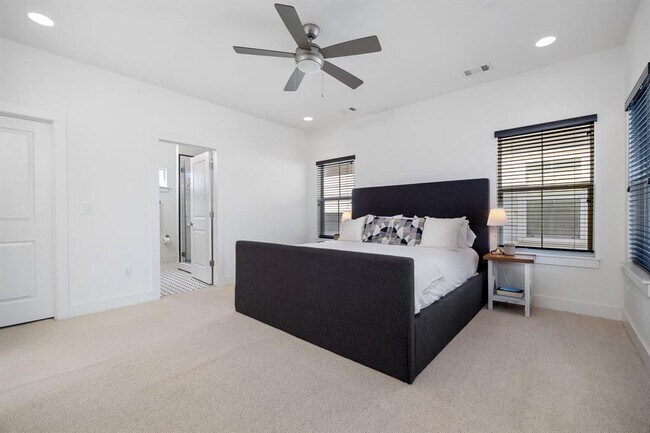 Building Photo - 2703 Halcyon Dr