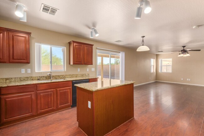 Building Photo - Copper Basin Charmer