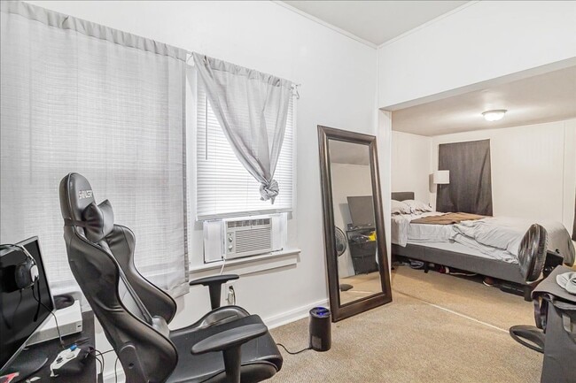 Building Photo - 212 W North St