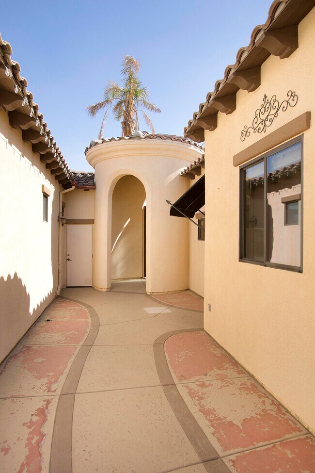 Building Photo - 57669 Santa Rosa Trail