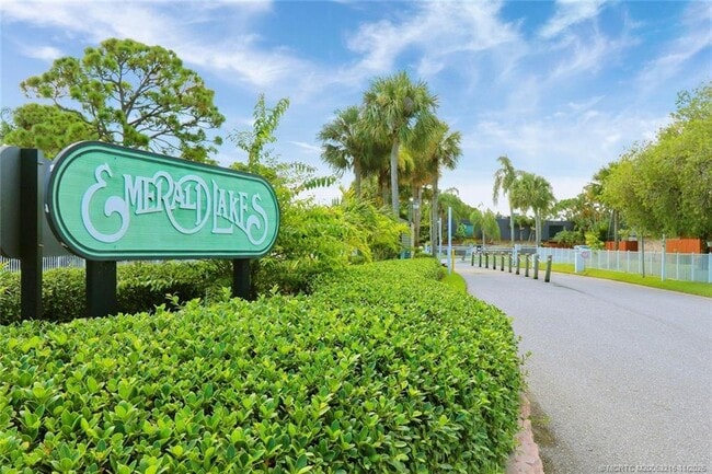 Primary Photo - 5662 SE Windsong Ln