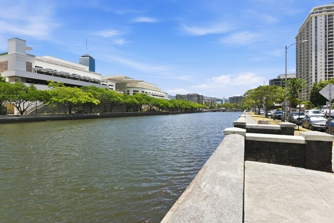 Building Photo - Fully Furnished Pet Friendly  Waikiki 1-Bedroom Condo Near Ala Moana