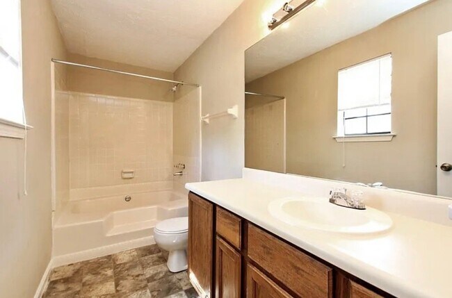 Building Photo - 2604 Wildflower Ln SW