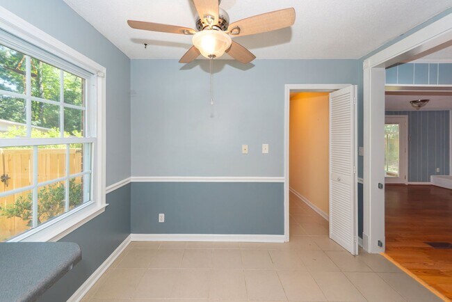 Building Photo - 3 Bedroom 2 Bath Home in Kings Grant - Sum...