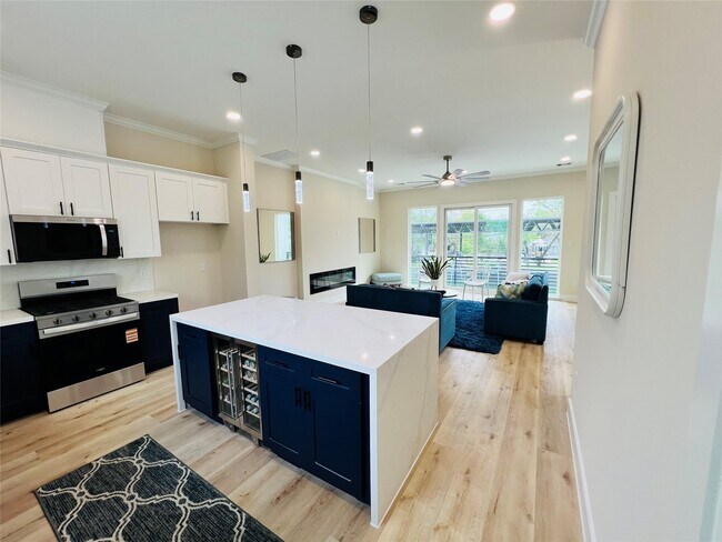 Building Photo - 3229 Tuam St