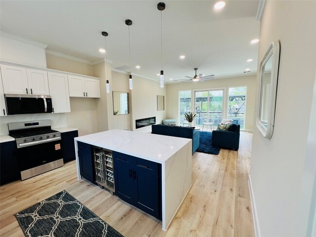 Building Photo - 3231 Tuam St