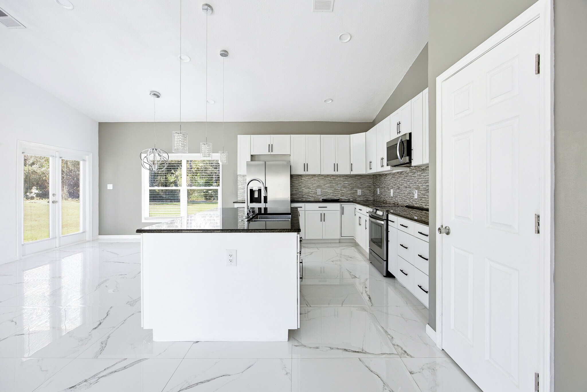 Building Photo - 14550 SW 61st Ct