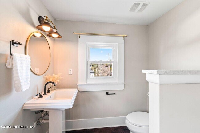 Building Photo - 2843 Oak St