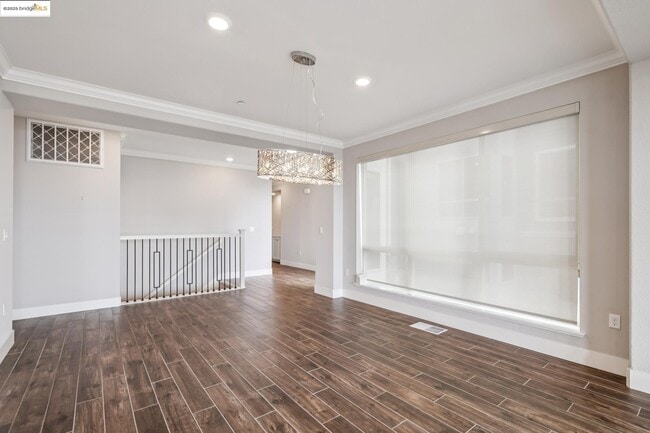 Building Photo - 6733 Skyview Dr