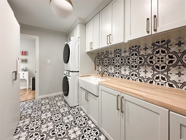 Building Photo - 3107 Broadmead Dr