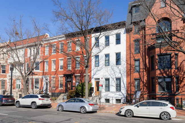 Building Photo - 1012 Pennsylvania Ave. SE