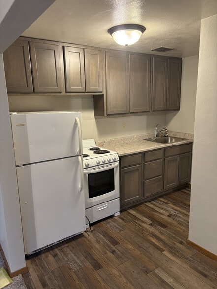 Building Photo - 910 S Phillips Ave