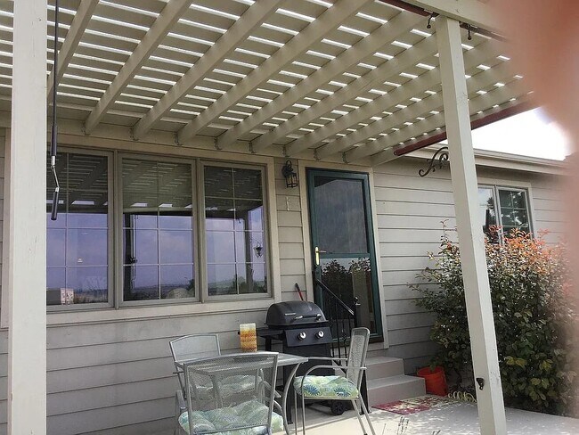 Building Photo - 4747 Parachute Cir