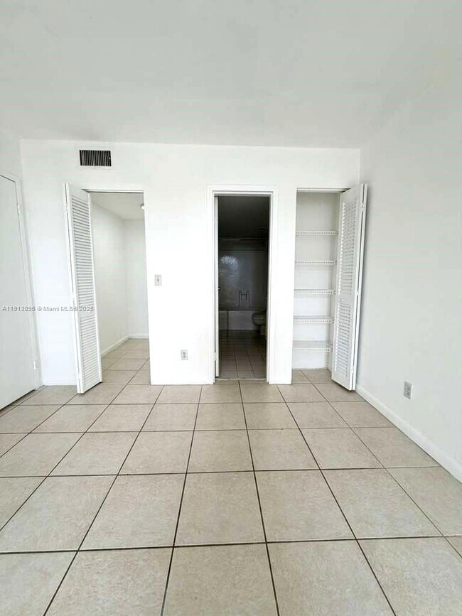 Building Photo - 13499 Biscayne Blvd