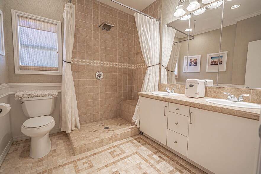 Building Photo - 27887 Skycrest Cir