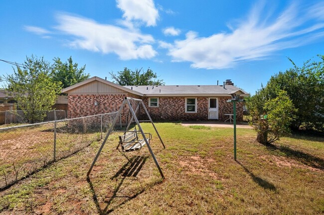 Building Photo - 4518 Edgemont Dr