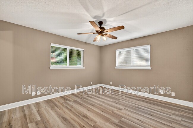 Building Photo - 112 S Wood Ave