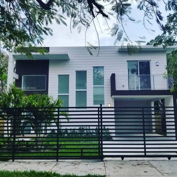 Primary Photo - 3790 Oak Ave