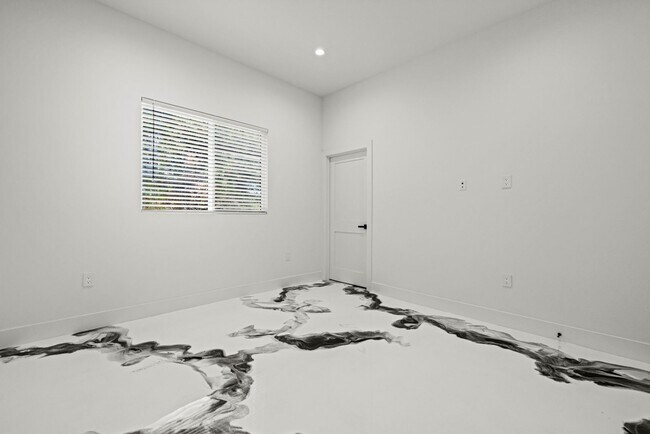 Building Photo - 15209 Cohasset St