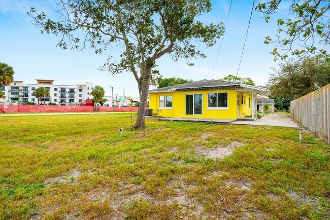 Building Photo - 1205 Longwood St