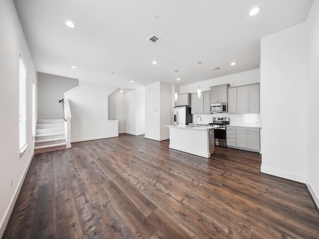 Building Photo - 2007 Bauer Dr