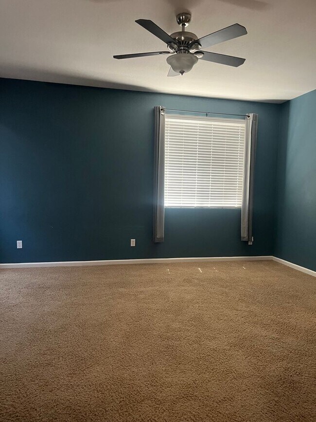 Building Photo - Beautiful home with spacious yard