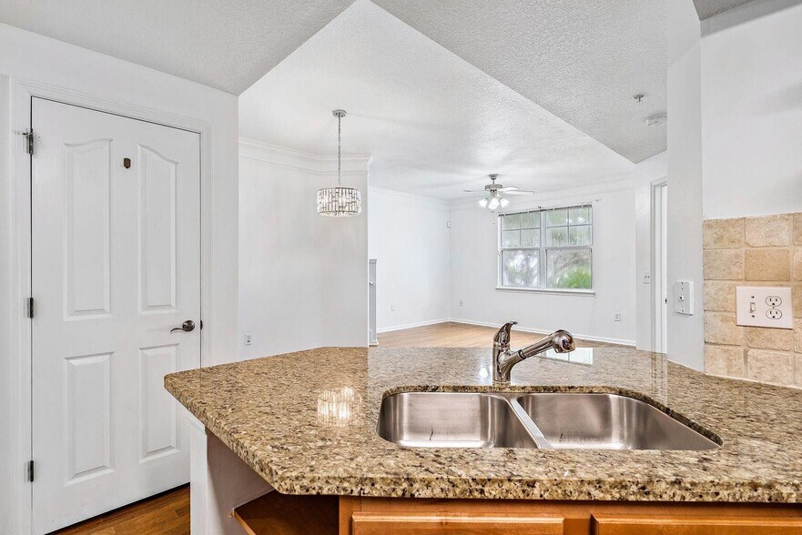 Building Photo - 255 Murcia Dr