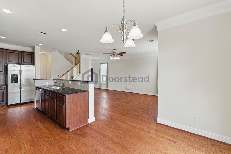 Building Photo - 16030 Summerville Lake Dr