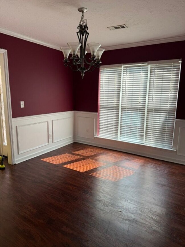 Building Photo - 4 Bedroom