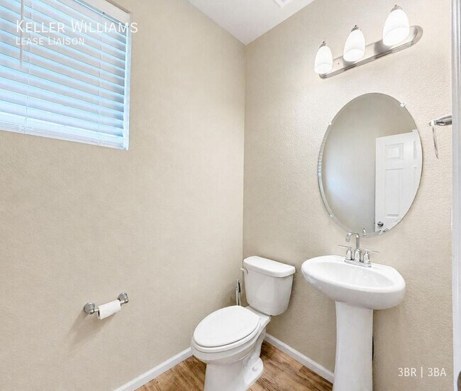 Building Photo - 915 Alpine Aven