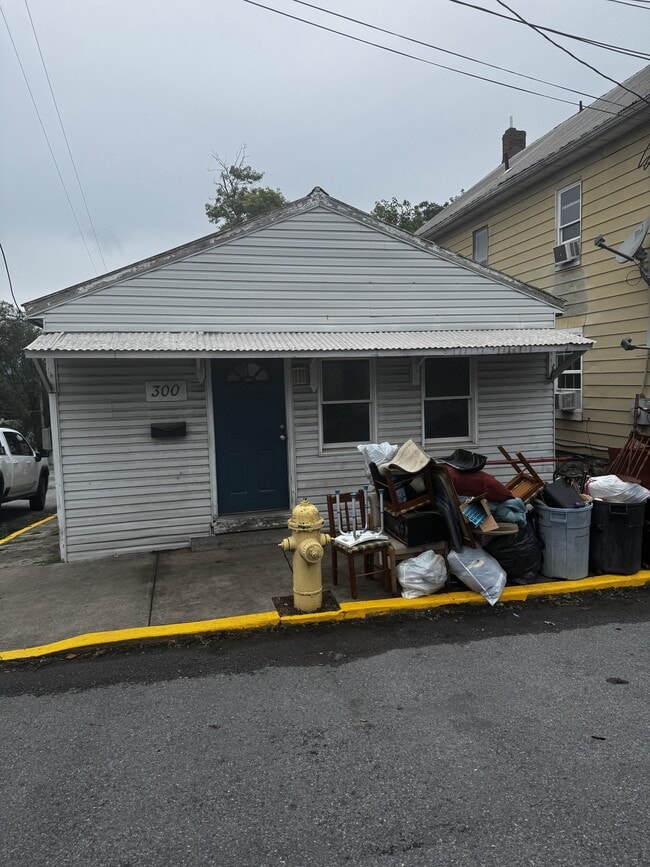 Primary Photo - 300 N High St