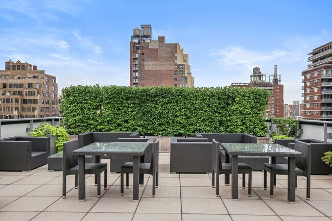 Building Photo - 261 W 28th St